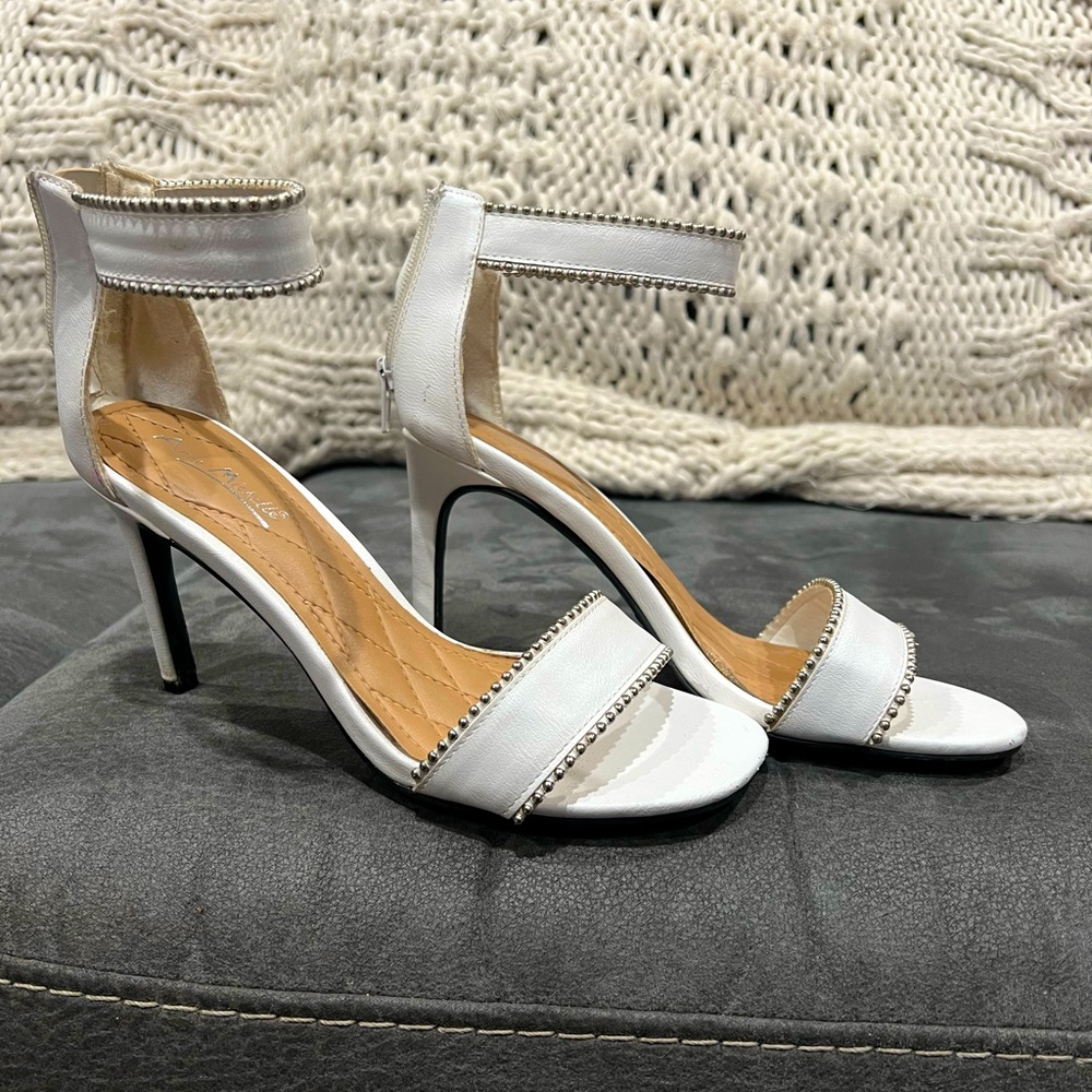 Anne Michelle white heels